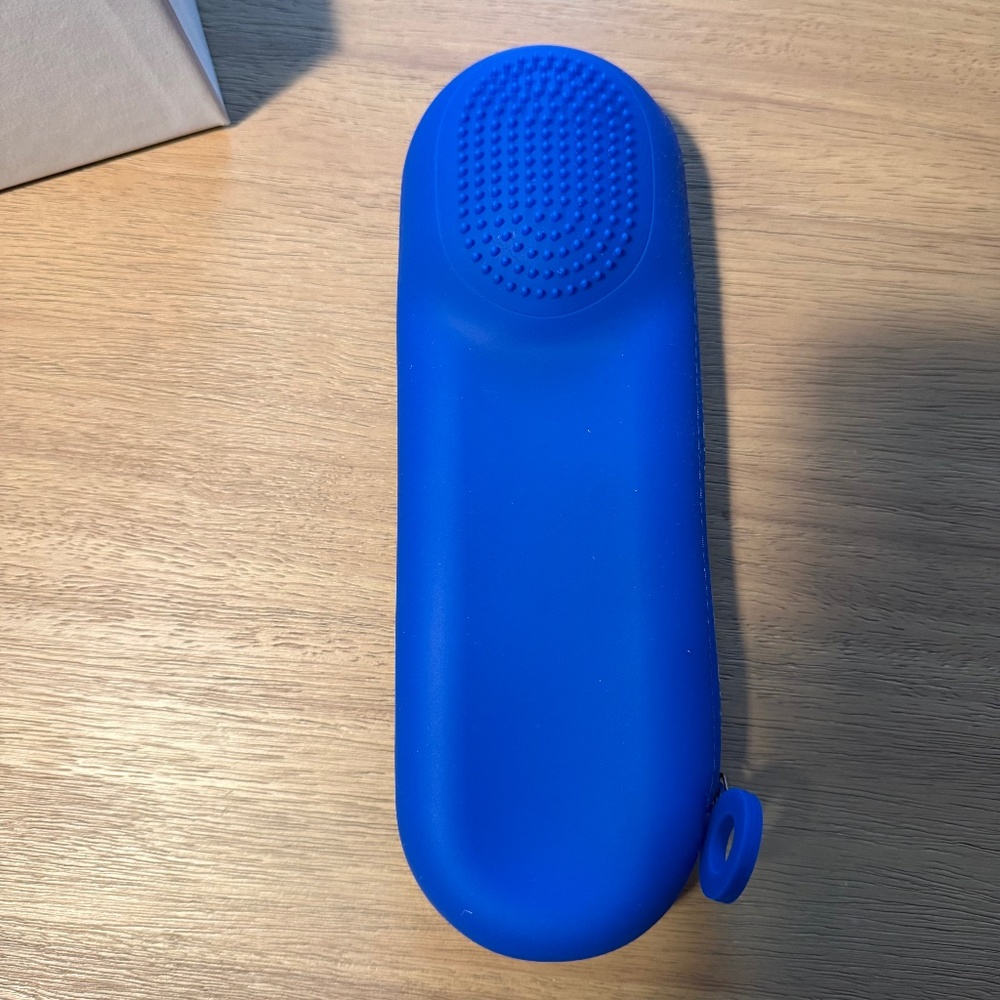Sephora Collection Silicone Travel Brush Holder & Cleaner – Cobalt Blue
